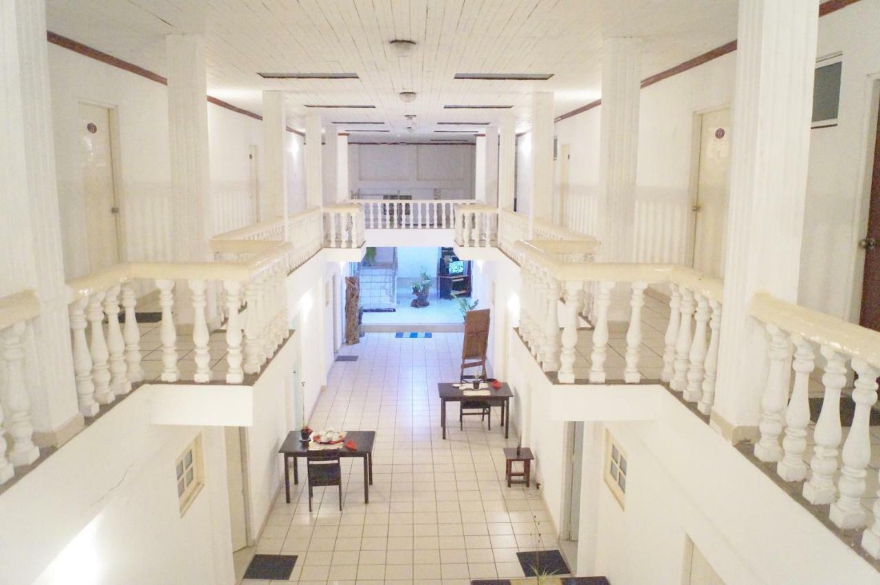 Oasis Skybeach Hostel - Негомбо Экстерьер фото