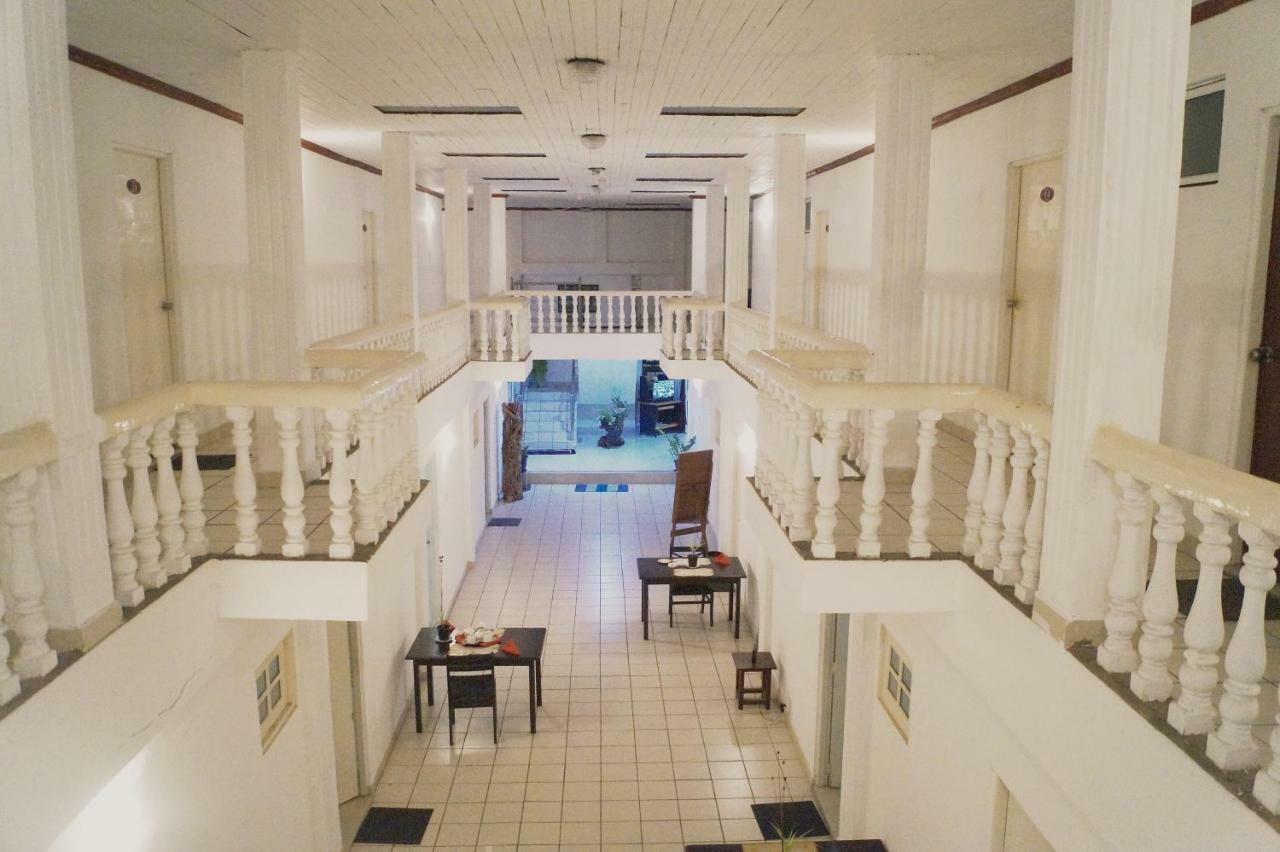 Oasis Skybeach Hostel - Негомбо Экстерьер фото
