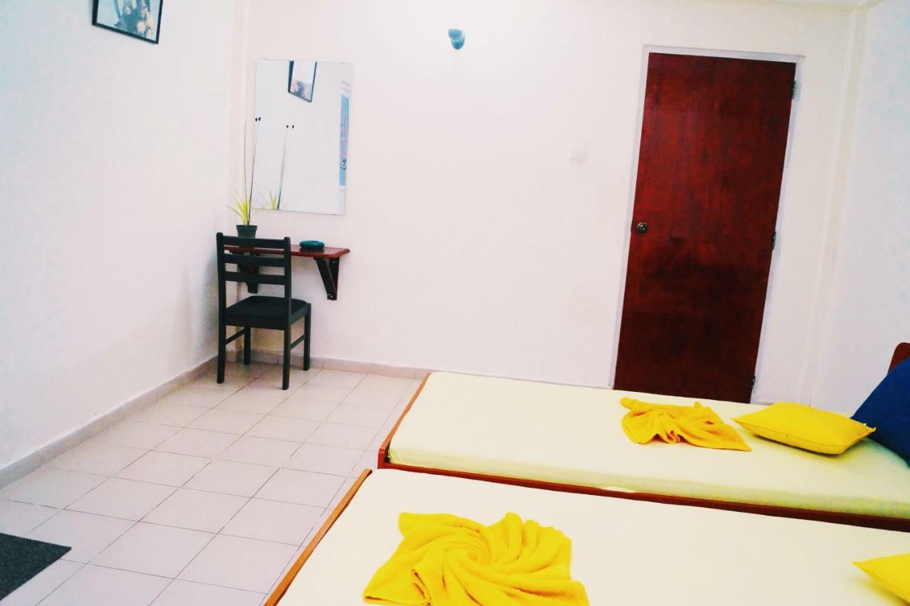 Oasis Skybeach Hostel - Негомбо Экстерьер фото